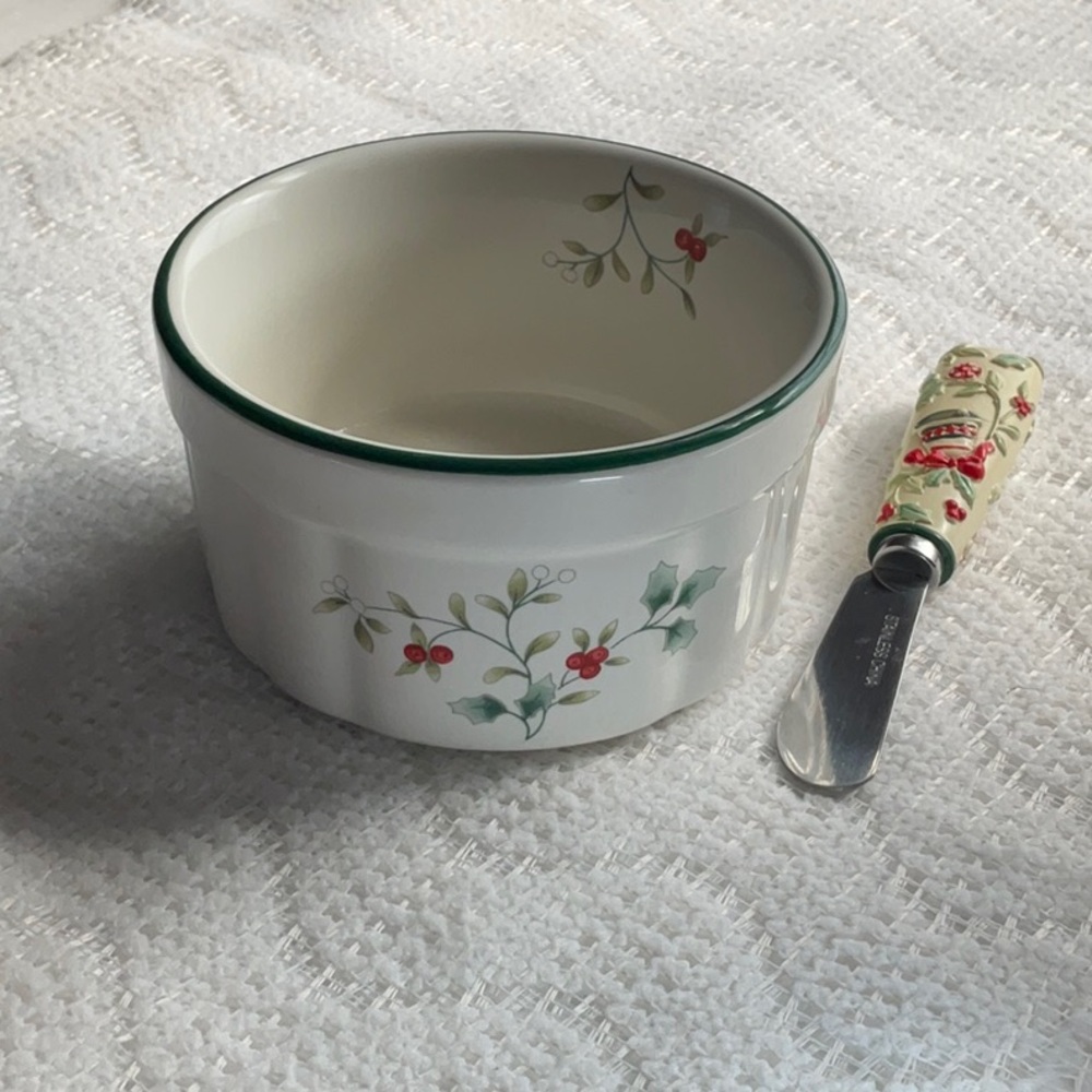 Pfaltzgraff Winterberry Dip Bowl Bowl and Spreader Set